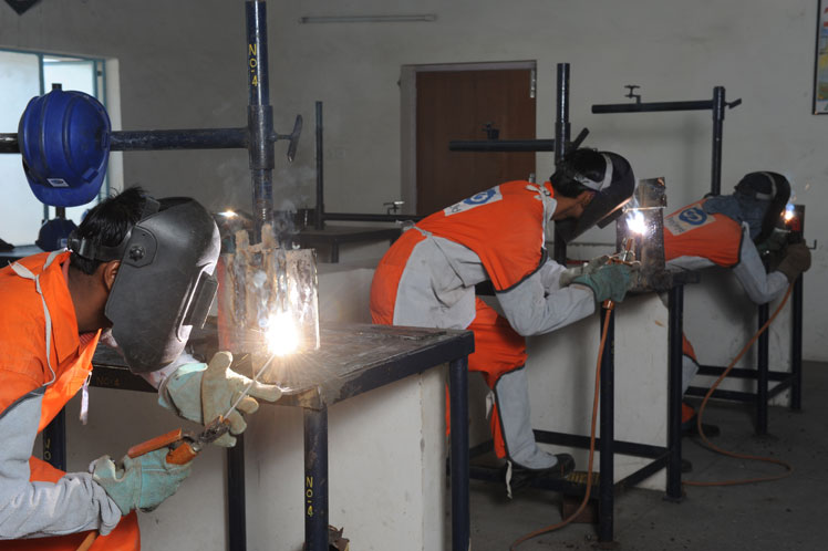 How can you study welding as a hobby?